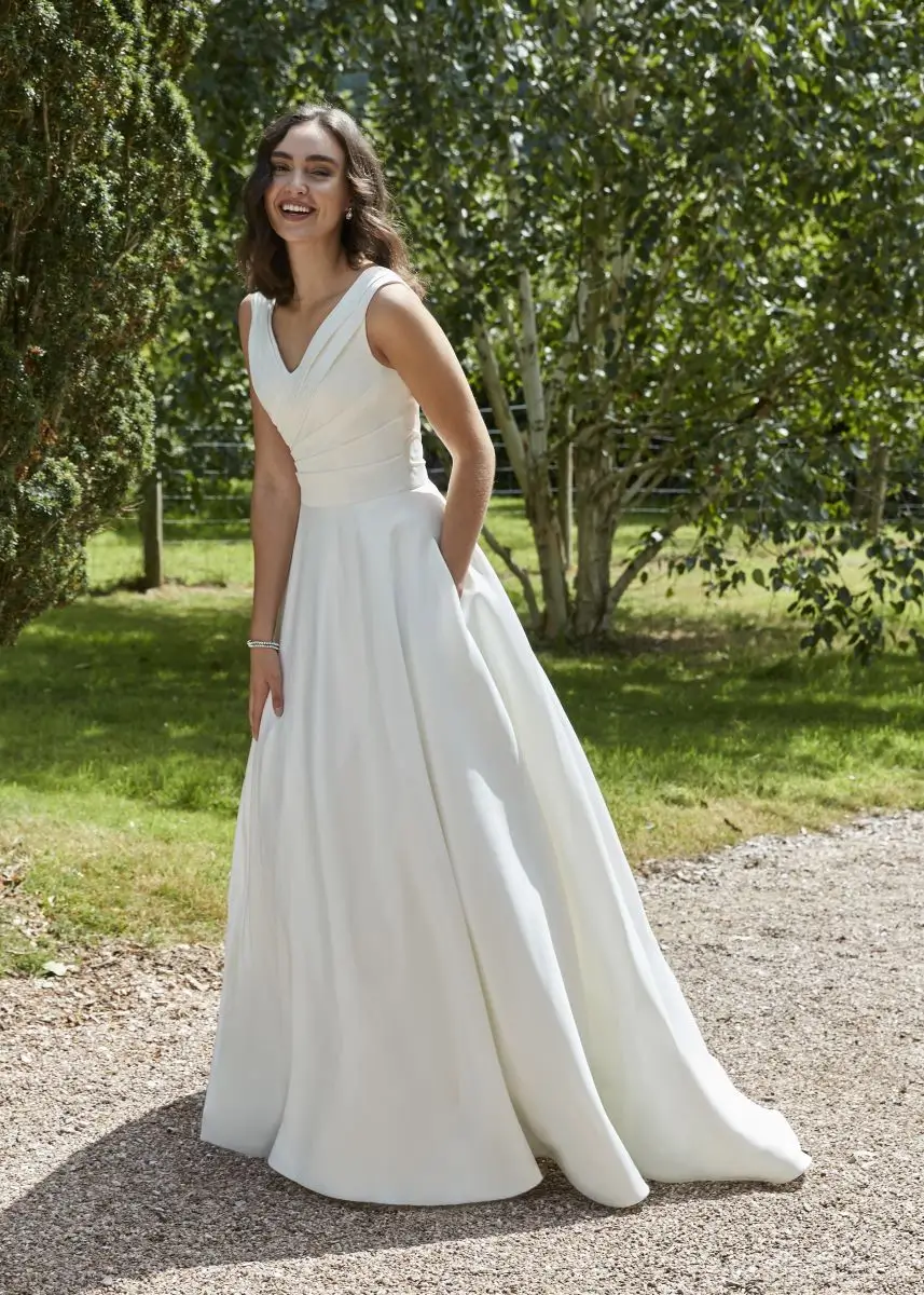 PB140 Romantica Pure wedding dress