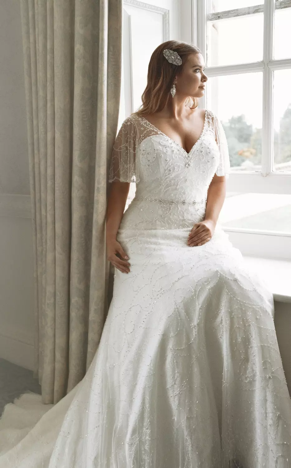 True Curves Blythe TC-W310A side view with V-neckline and vintage-inspired beaded pattern