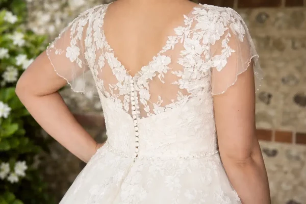 True Curves Brielle TC-W405 wedding dress back detail
