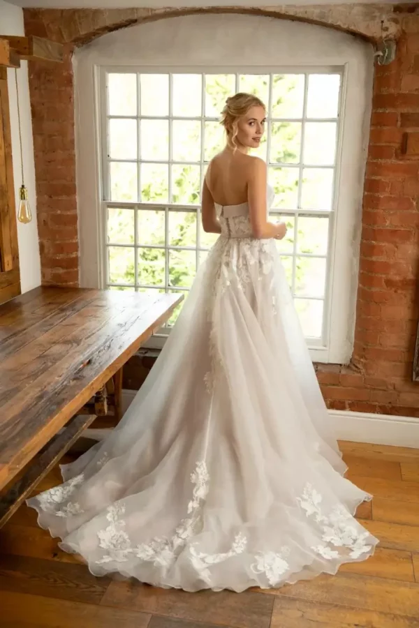 Oceane Nikki Flynn by True Brides