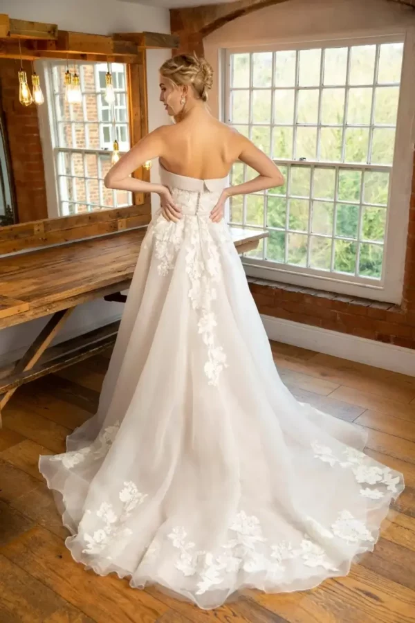 Oceane Nikki Flynn by True Brides