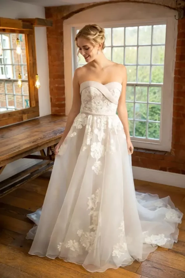 Oceane Nikki Flynn by True Brides