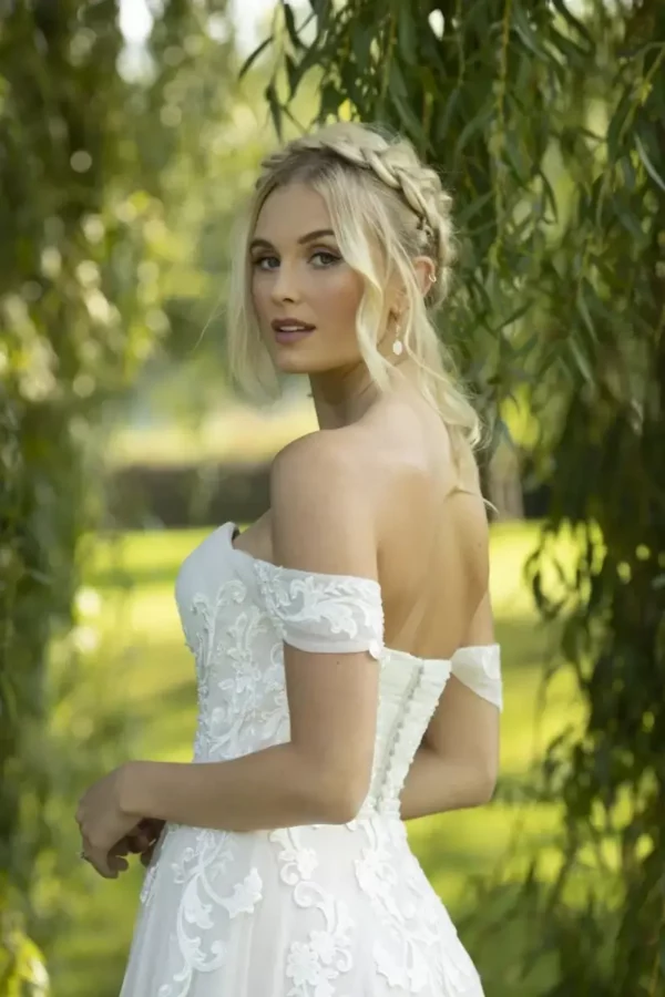 Skye W390 True Bride