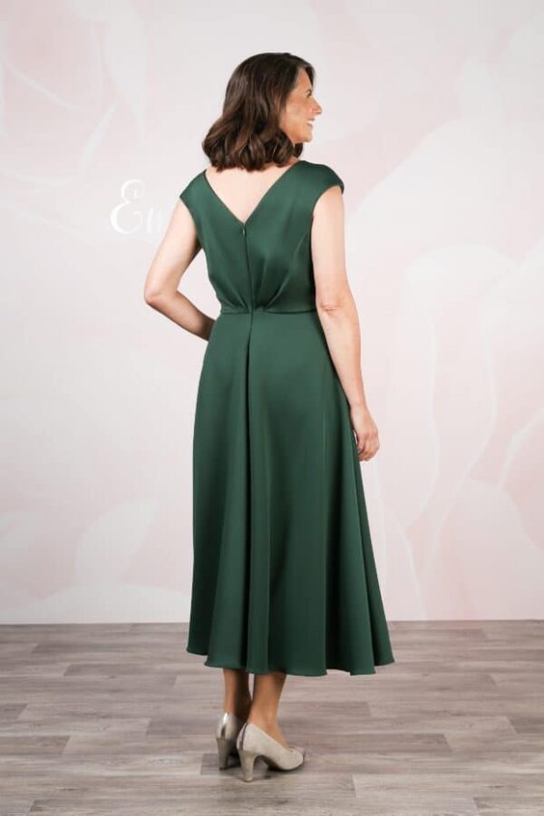 EBED112 &ndash; Curvy Occasionwear Dress &ndash; Emma Bridals