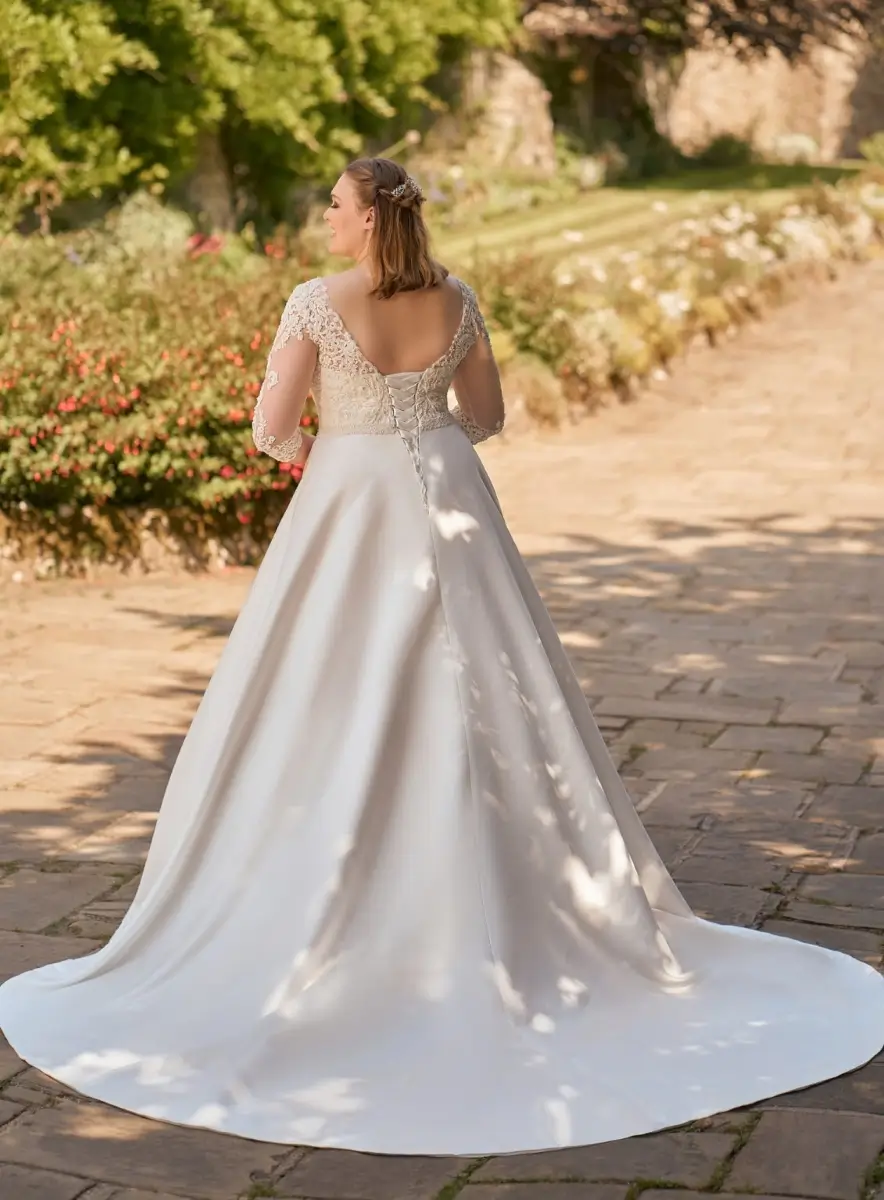 PH8038 Envy by Phoenix: Curvy Elegance for Weddings - Wedding