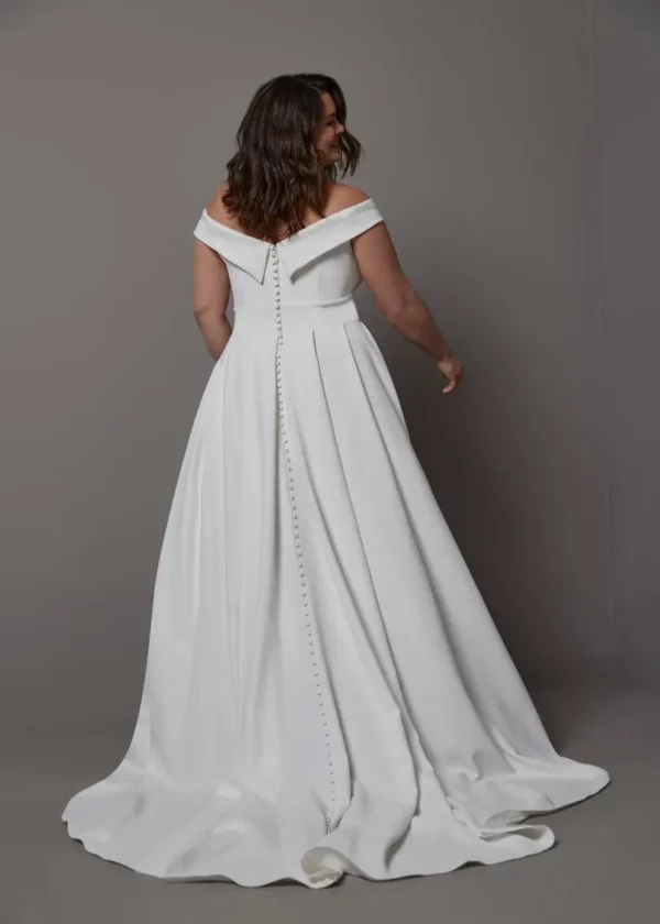 Nova Rae Romantica Silhouette curvy bridal back