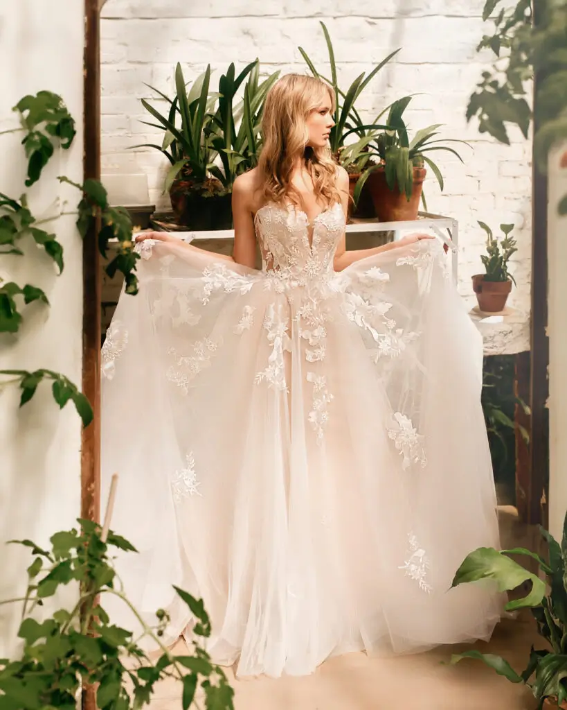 Phoenix Gowns Pippa PH23100 wedding dress
