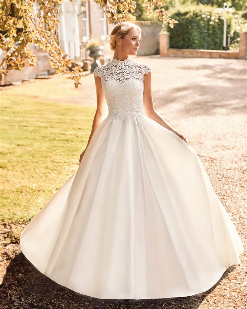 Phoenix Gowns Phoebe PH1004 wedding dress