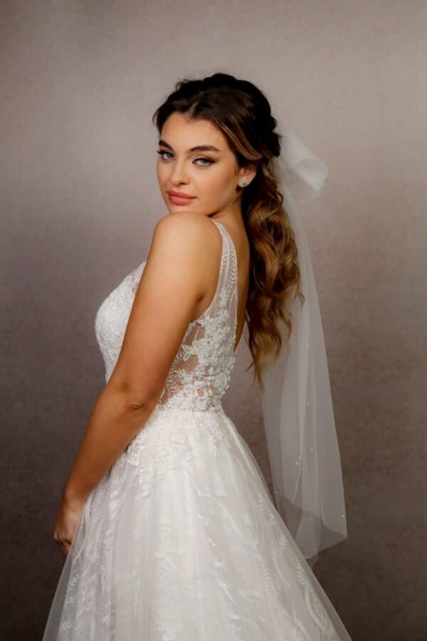 QW204 Long Bow Veil Richard Designs