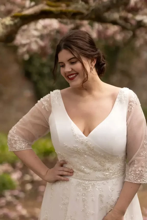 Toni TC-W460 True Curves wedding dress front detail