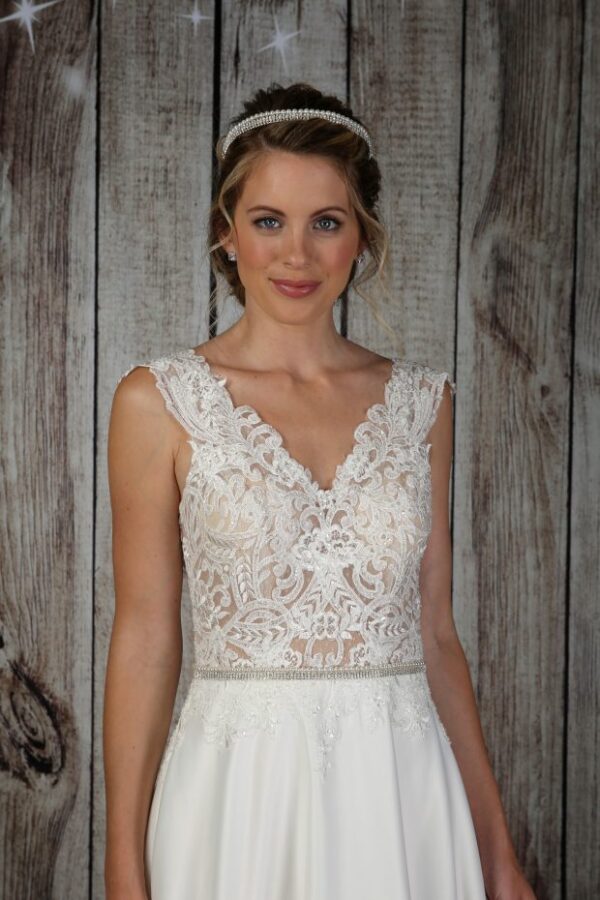 Richard Designs TR2620A Elegant Pearl Crown