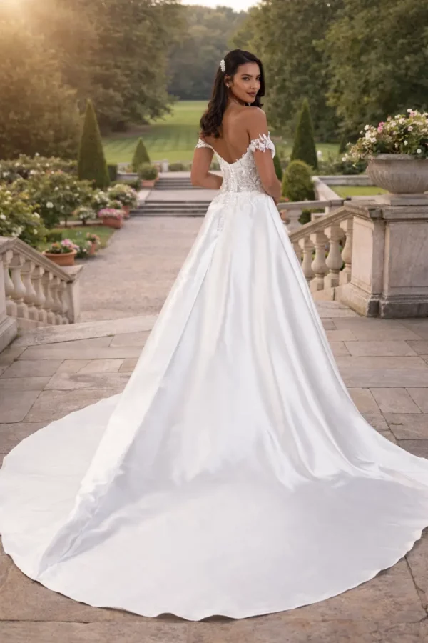 Glinda Romantica of Devon back