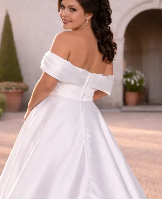Sariah Curve Romantica of Devon
