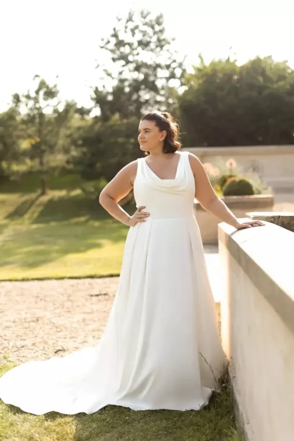 Rowan TC-W502 True Curves wedding dress