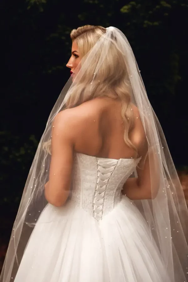 Daphne DC2135 Danielle Couture back detail