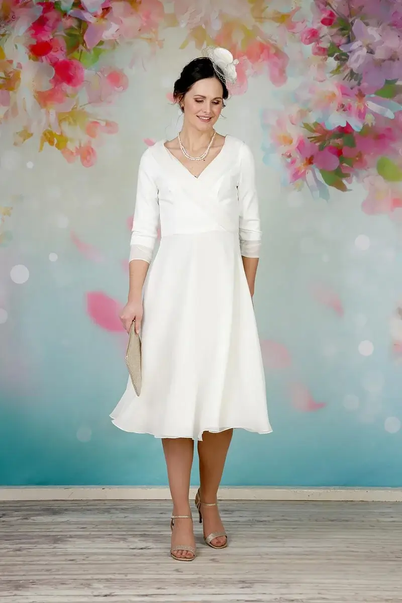 EBED068 &ndash; Tea-Length & Mini Wedding Dress