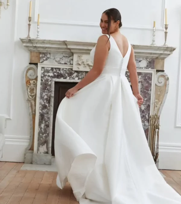 Ashby Curve Romantica of Devon back