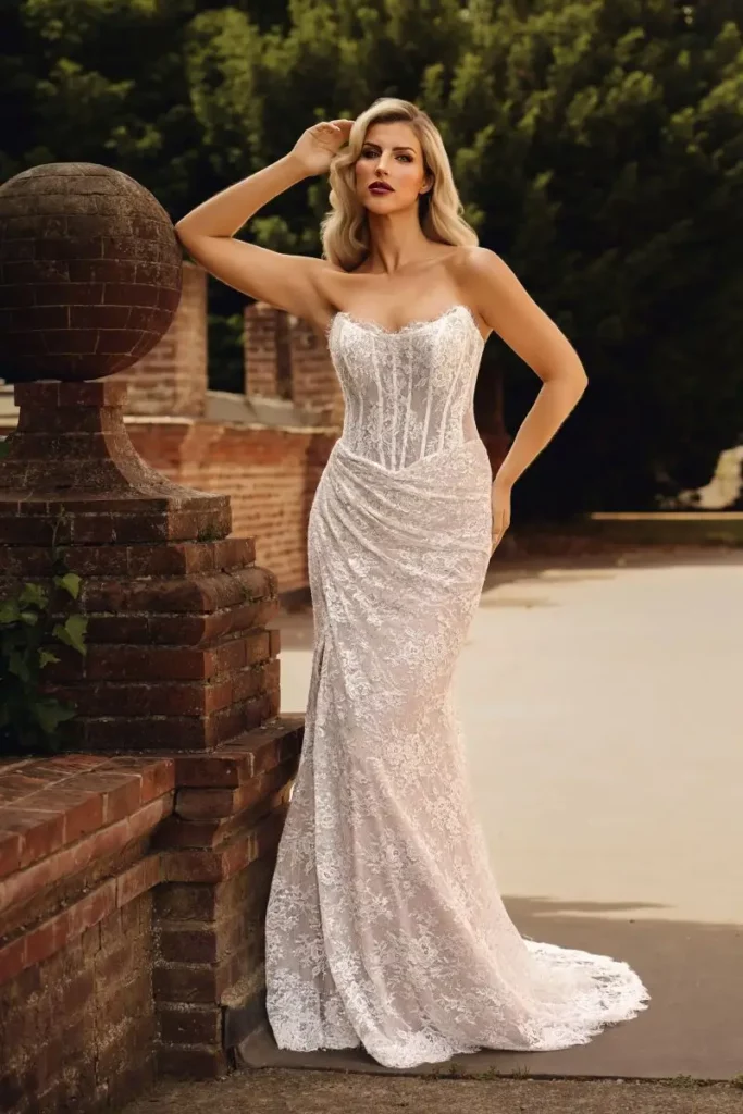 Freya Daniell Couture
Dramatic ballgown wedding dress with a full romantic skirt